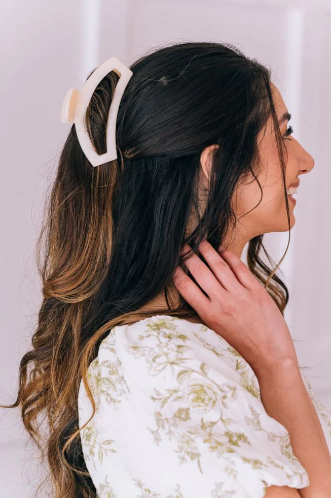 Open Almond Beige Medium Claw Hair Clip - Image 4