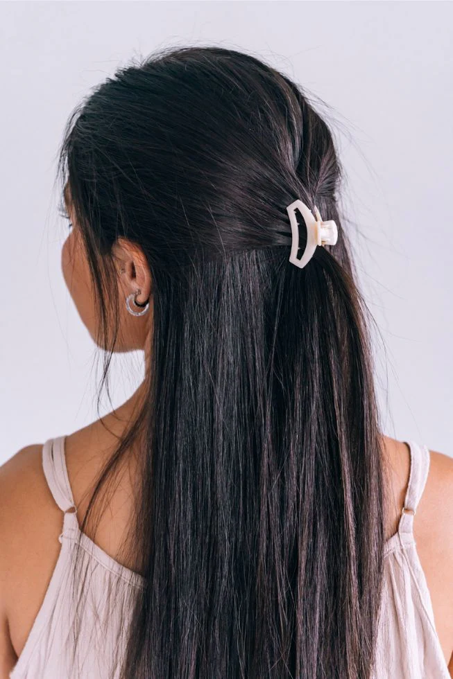Open Almond Beige Tiny Claw Hair Clip - Image 4