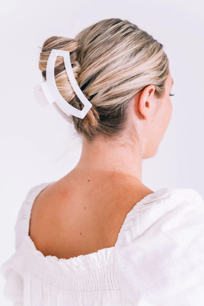 Open Coconut White Large Claw Hair Clip - Image 4