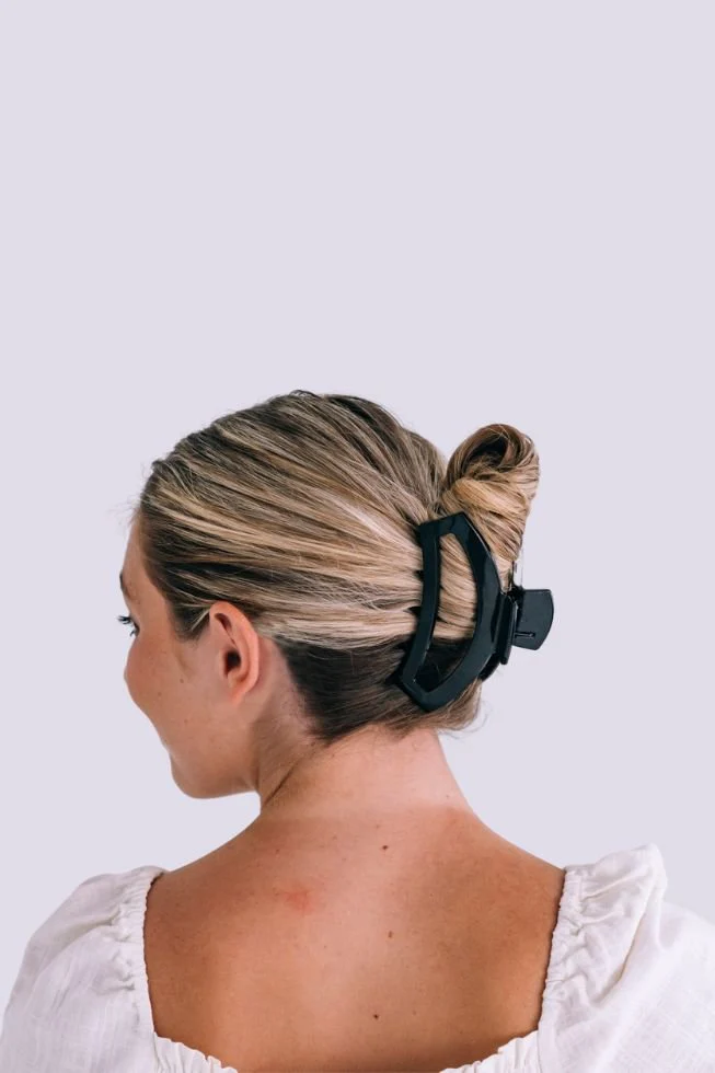 Open Jet Black Large Claw Hair Clip - Image 4
